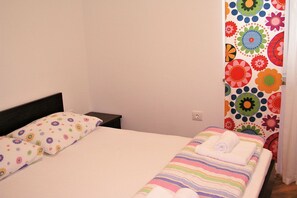 1 bedroom, in-room safe, free WiFi, bed sheets - Cozy Apartment for 2-4 people, 150m from the sandy beach, city view (BASKA)