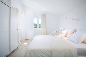 3 slaapkamers, een kluis op de kamer, een strijkplank/strijkijzer, wifi