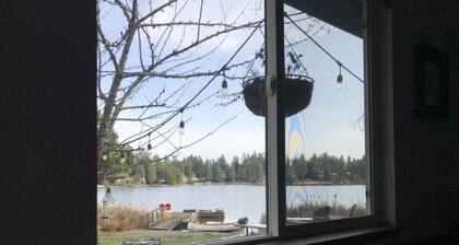 The cottage by the lake