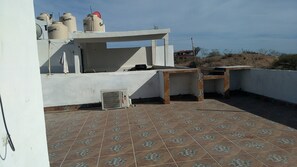 Condo família, vista para a montanha | Espaço de trabalho para notebook, cortinas blackout