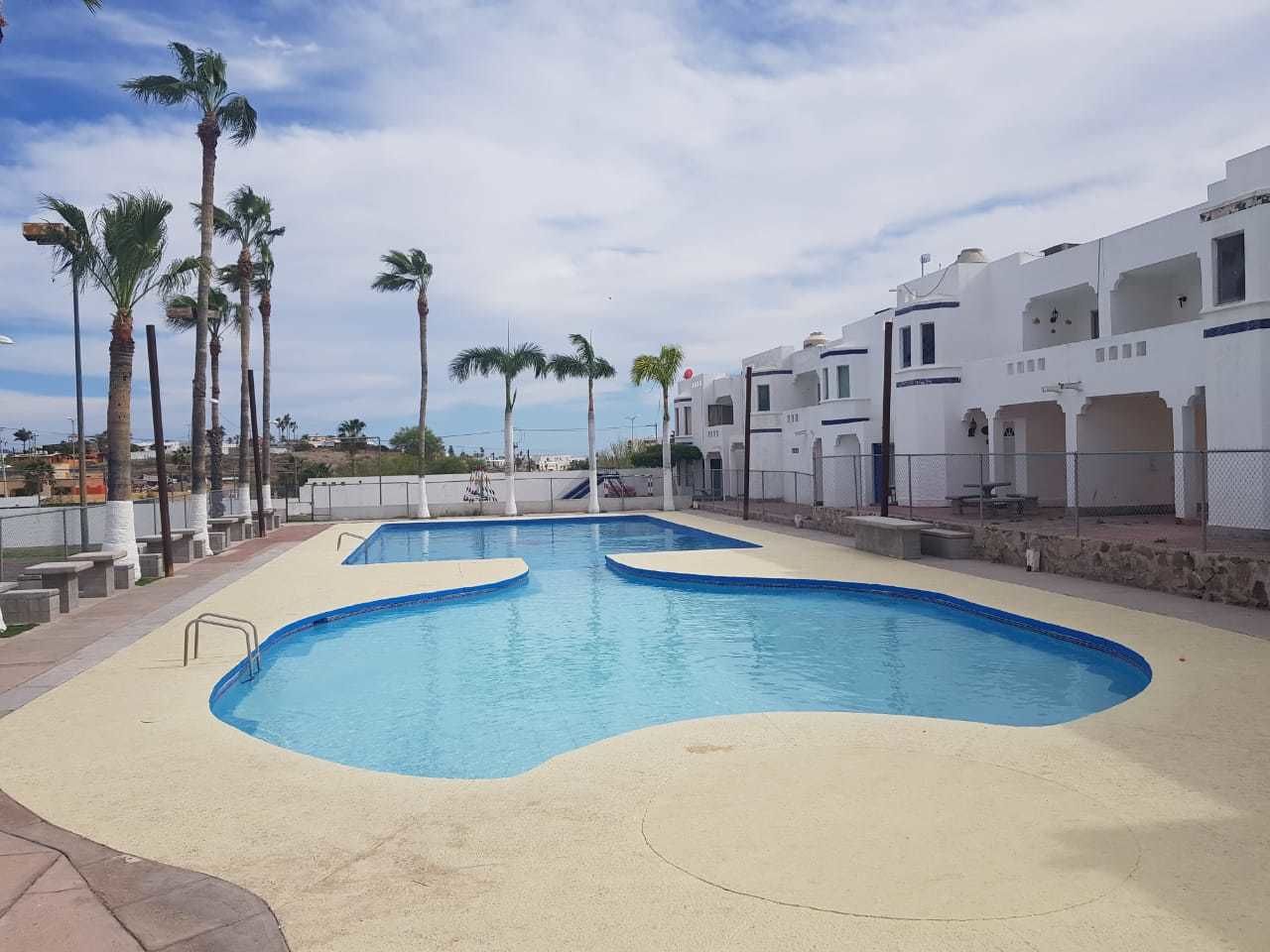 Kolam renang terbuka 