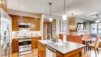 Condo (Breck Water House 5209) | Private kitchen