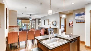 Condo (Breck Water House 5209) | Private kitchen