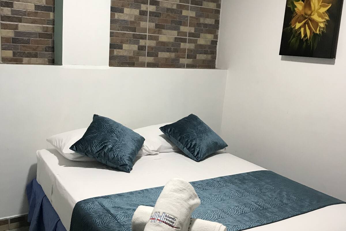 Standard Single Room | Rollaway beds (surcharge), bed sheets