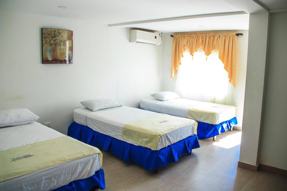 Rollaway beds (surcharge), bed sheets