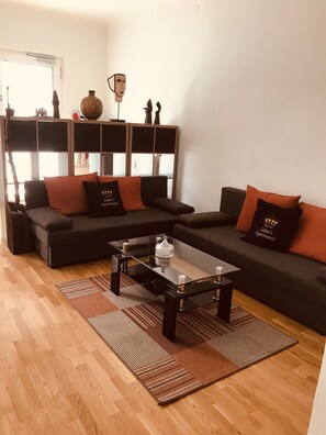 City Studio, City View | Living area | Flat-screen TV - Lilians City Center Studio (Graz)