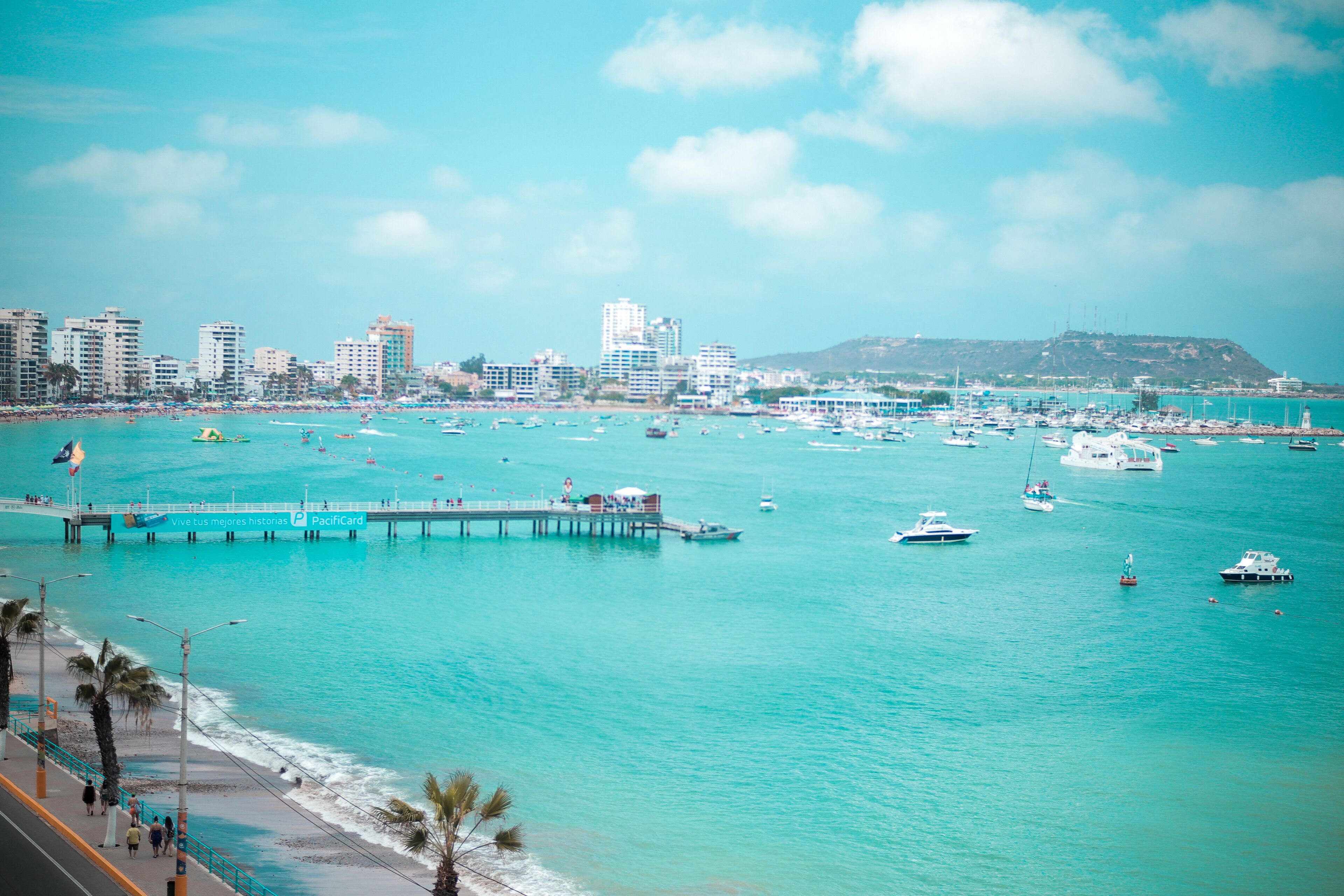 Chaises longues, serviettes de plage