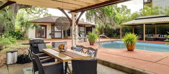 Walk to Beach! Romantic 'Deja View' Apt in Biloxi