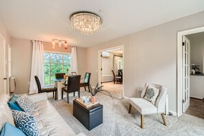 Smart TV, books, offices - Near PDX ranch style 4 large bedrooms 6 beds, 30 min to Mt Hood, near Edgefield (PORTLAND)