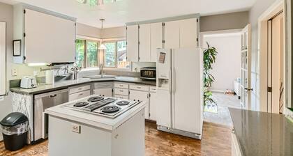 Oregon Jade Lodging: 20 min. from airport, one level no stair