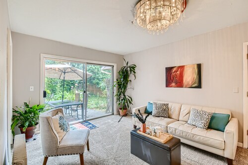 Single level,4 bedrooms 6 beds, Mt Hood swimming pool Edgefield, Columbia George