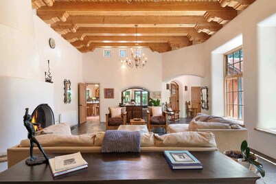 Luxury Tesuque Home, Serene Surroundings