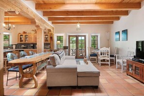 TV, fireplace, offices