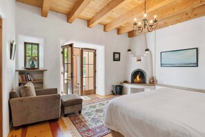 5 bedrooms, iron/ironing board, WiFi, bed sheets