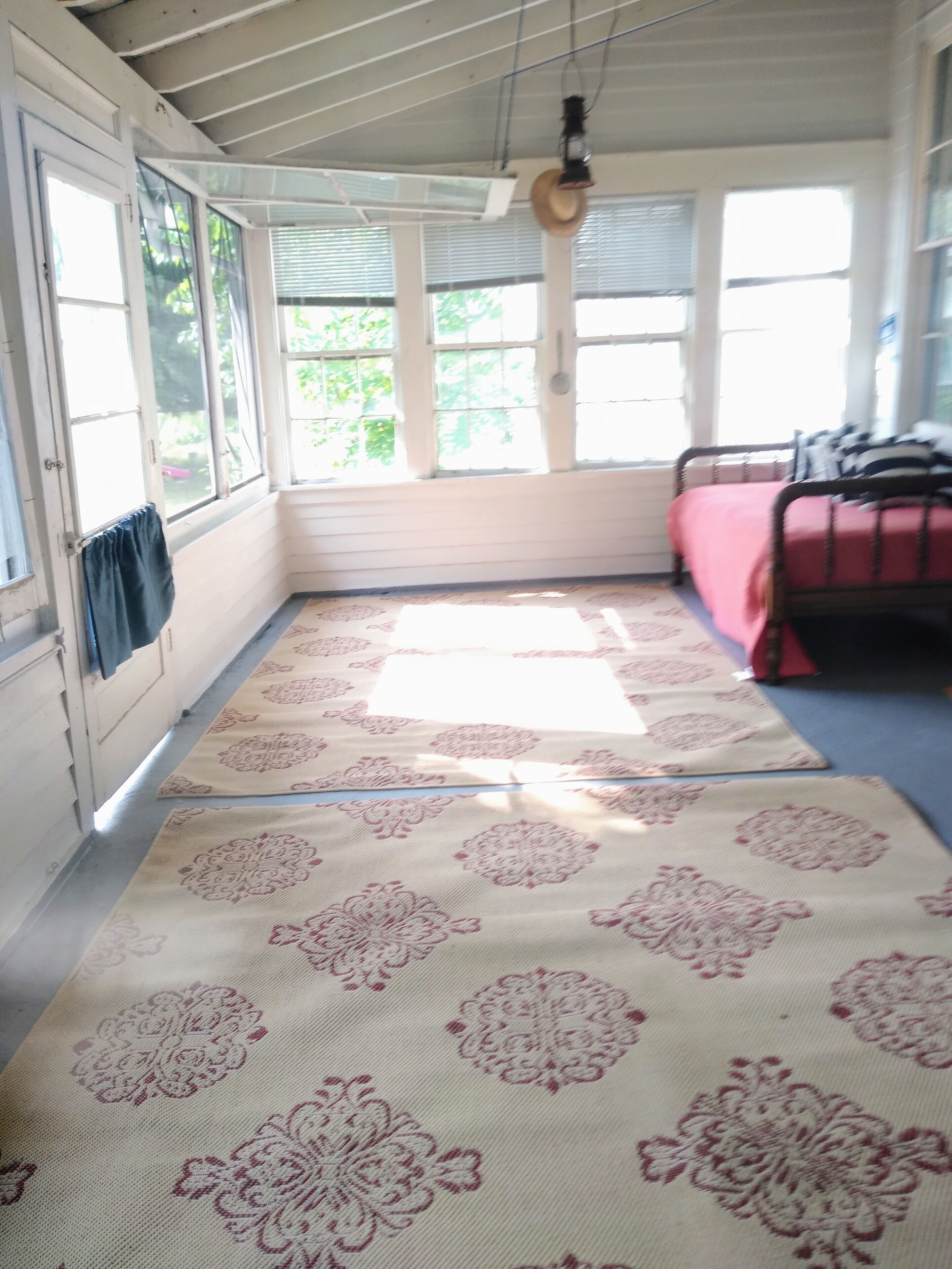 5 bedrooms, iron/ironing board, WiFi, bed sheets