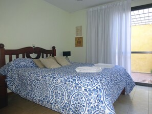 1 habitación, acceso a internet y ropa de cama