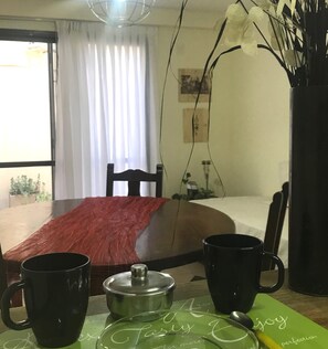 1 bedroom, internet, bed sheets