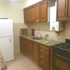 Refrigerador, horno, placa de cocina, cafetera/tetera