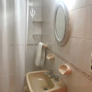 Toallas, jabón, papel higiénico