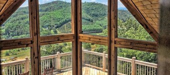 AWESOME View 2500 sqft decks 8 person Spa mins to Blue Ridge Pkway & New River