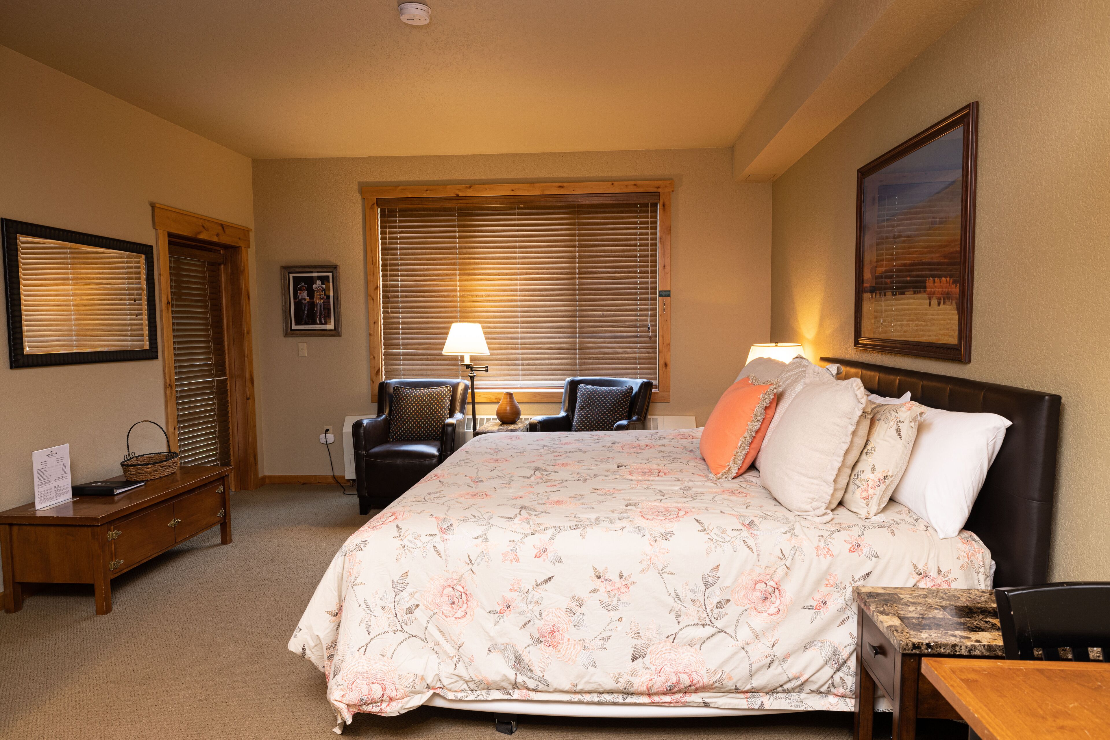 1 slaapkamer, een strijkplank/strijkijzer, wifi, beddengoed