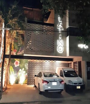 施設の正面
