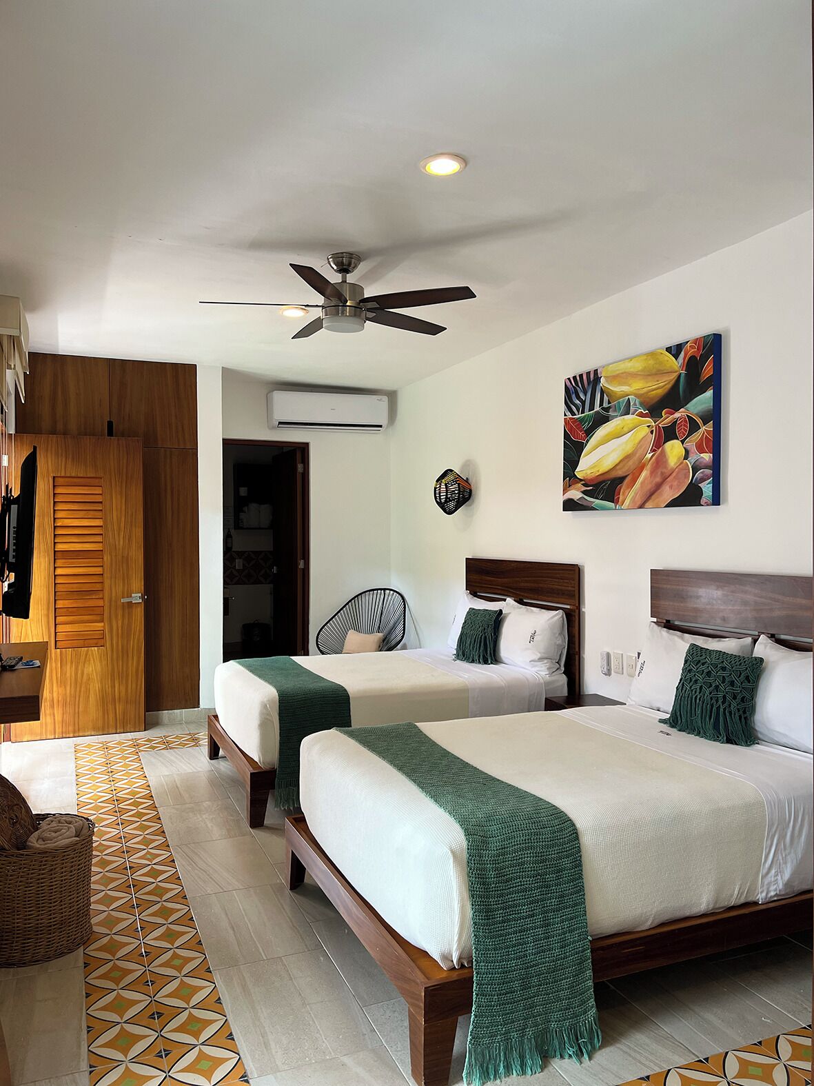 Classic-Studiosuite, 2 Queen-Betten | Hochwertige Bettwaren, Daunenbettdecken, individuell dekoriert