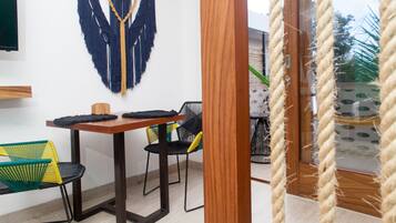 Suite estudio City, 1 cama doble | Ropa de cama de alta calidad, edredones de plumas, wifi gratis