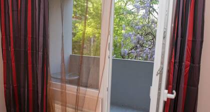 Beautiful 3 bedrooms & living & kitchen