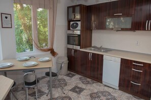 Fridge, microwave, oven, dishwasher - Beautiful 3 bedrooms & living & kitchen (Oradea)