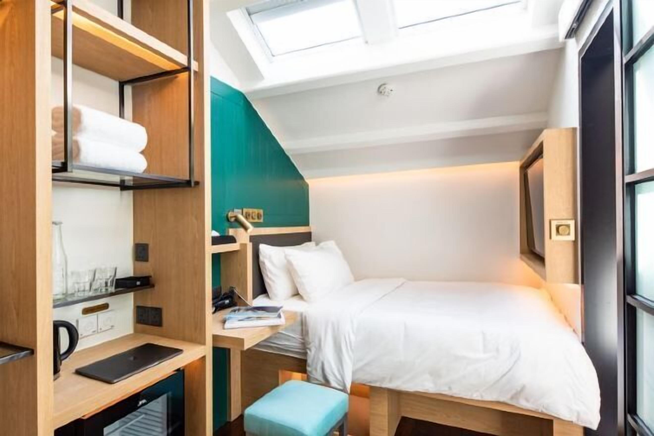 Een kluis op de kamer, individueel gedecoreerd, individueel gemeubileerd