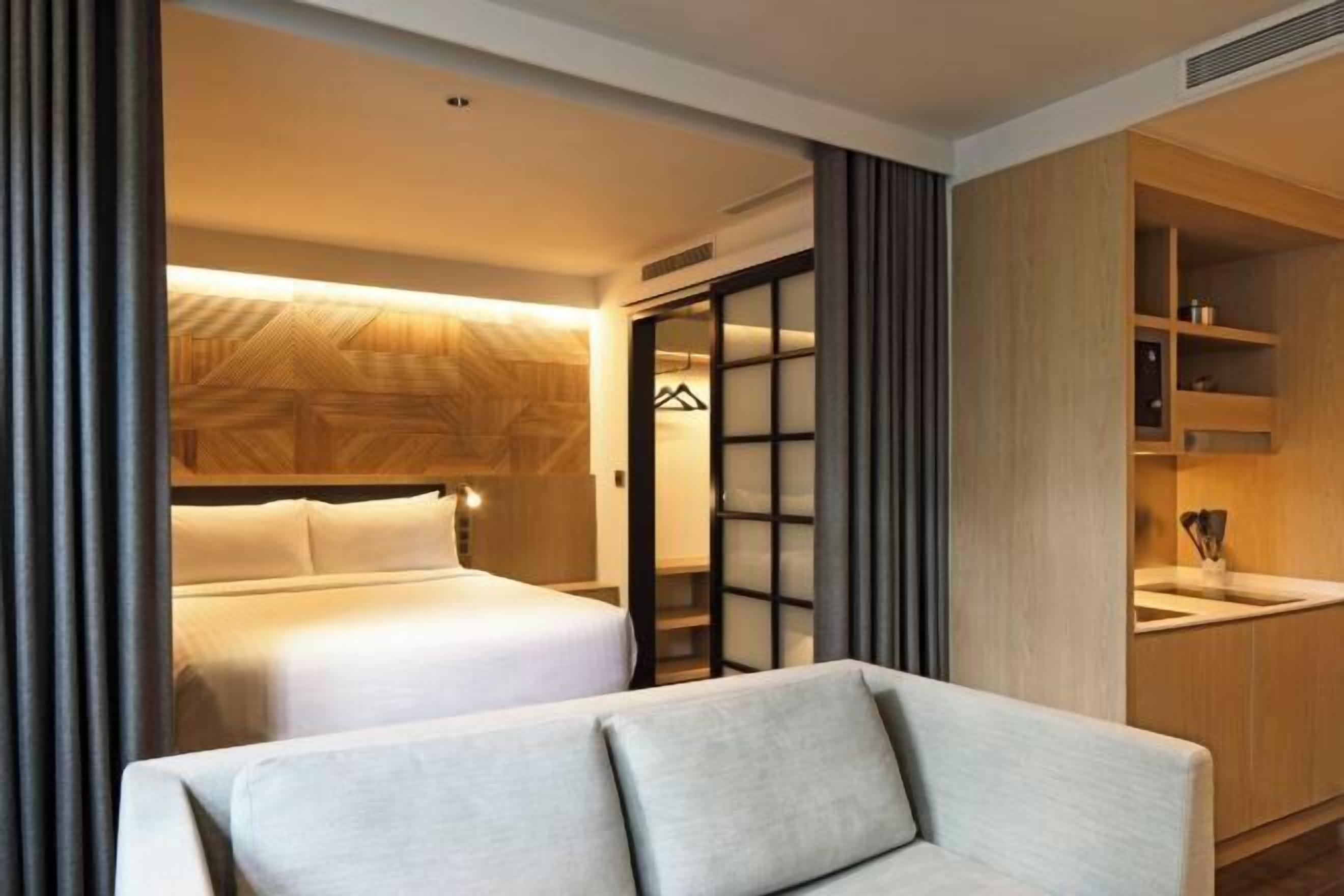 Een kluis op de kamer, individueel gedecoreerd, individueel gemeubileerd