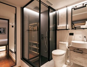 Douche, douche à « effet pluie », articles de toilette écologiques