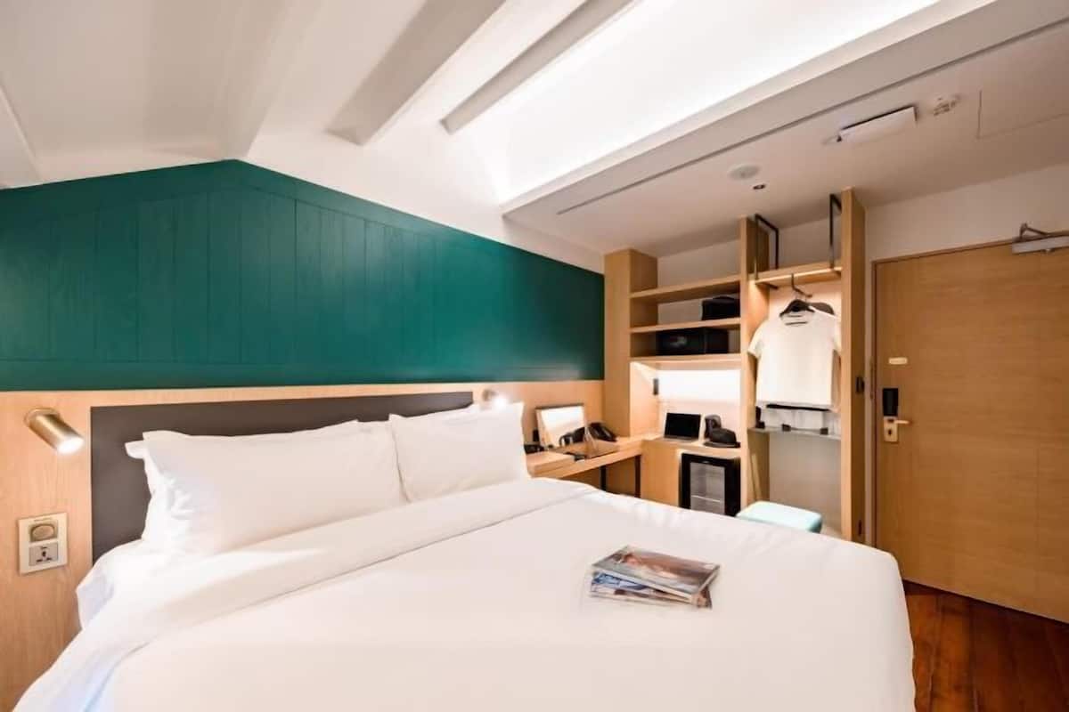 In-room safe, desk, laptop workspace, iron/ironing board