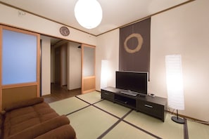 2 Bedrooms House | Living area | Flat-screen TV - Kyo Machiya Nijo (Kyoto)