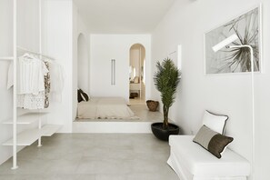 3 bedrooms, in-room safe, iron/ironing board, WiFi