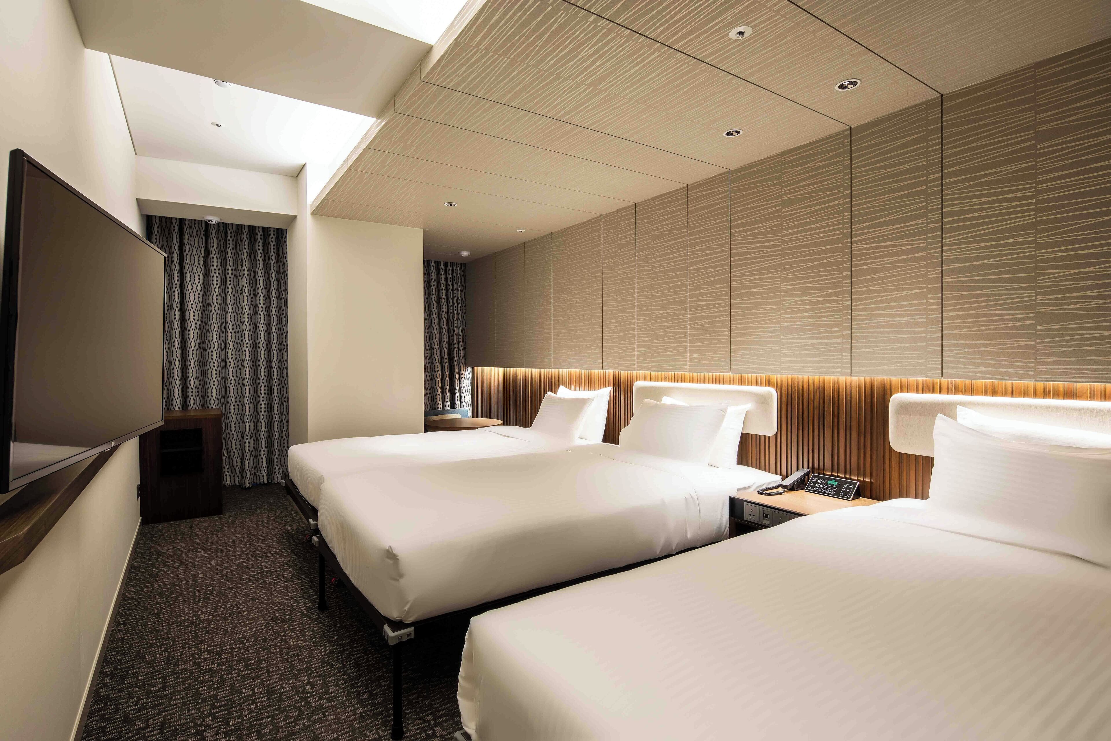 Chambre Deluxe avec lits jumeaux, plusieurs lits (- 3 Person Credit Cards Only) | Coffres-forts dans les chambres, chambres insonorisées, Wi-Fi gratuit