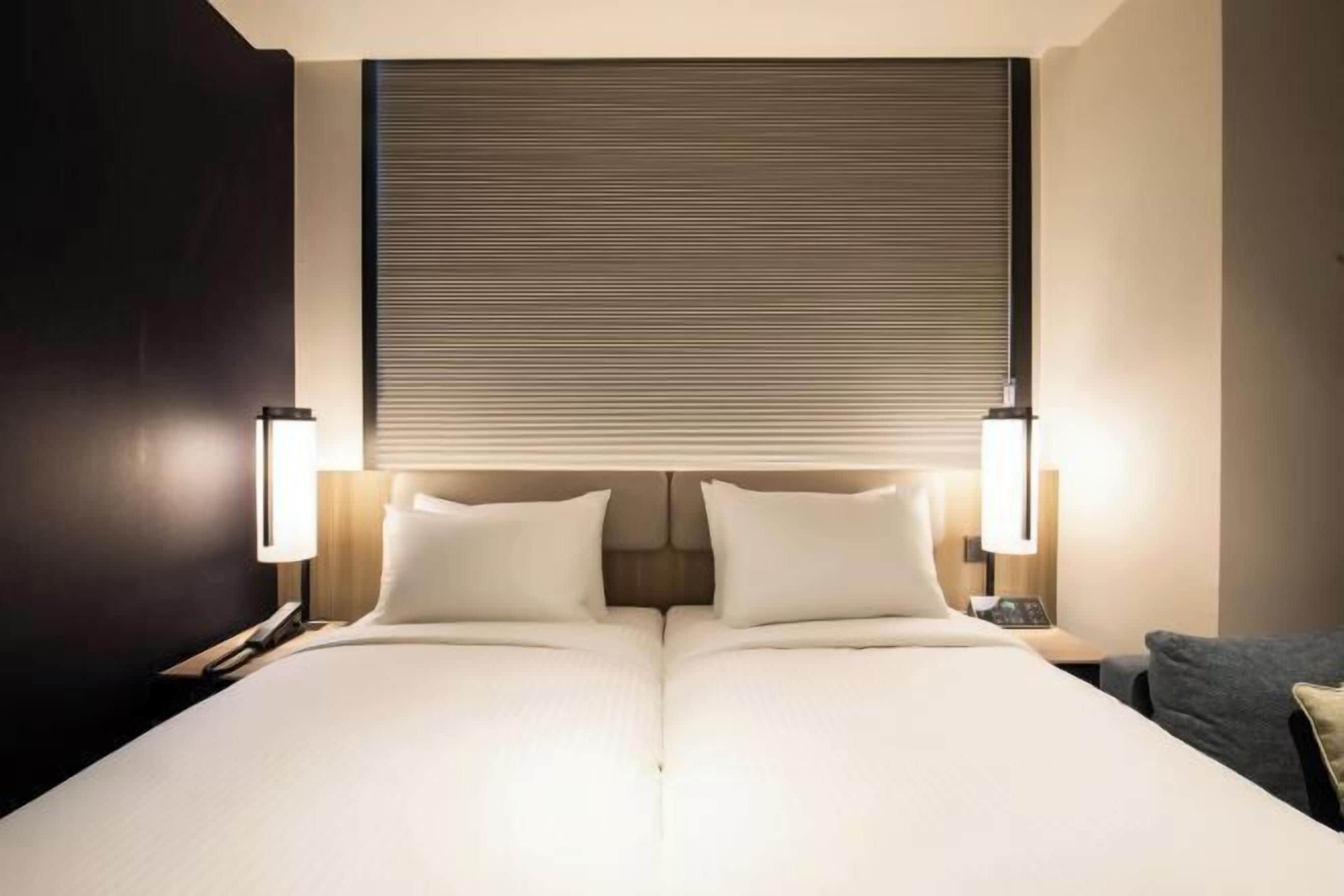 In-room safe, soundproofing, free WiFi, bed sheets