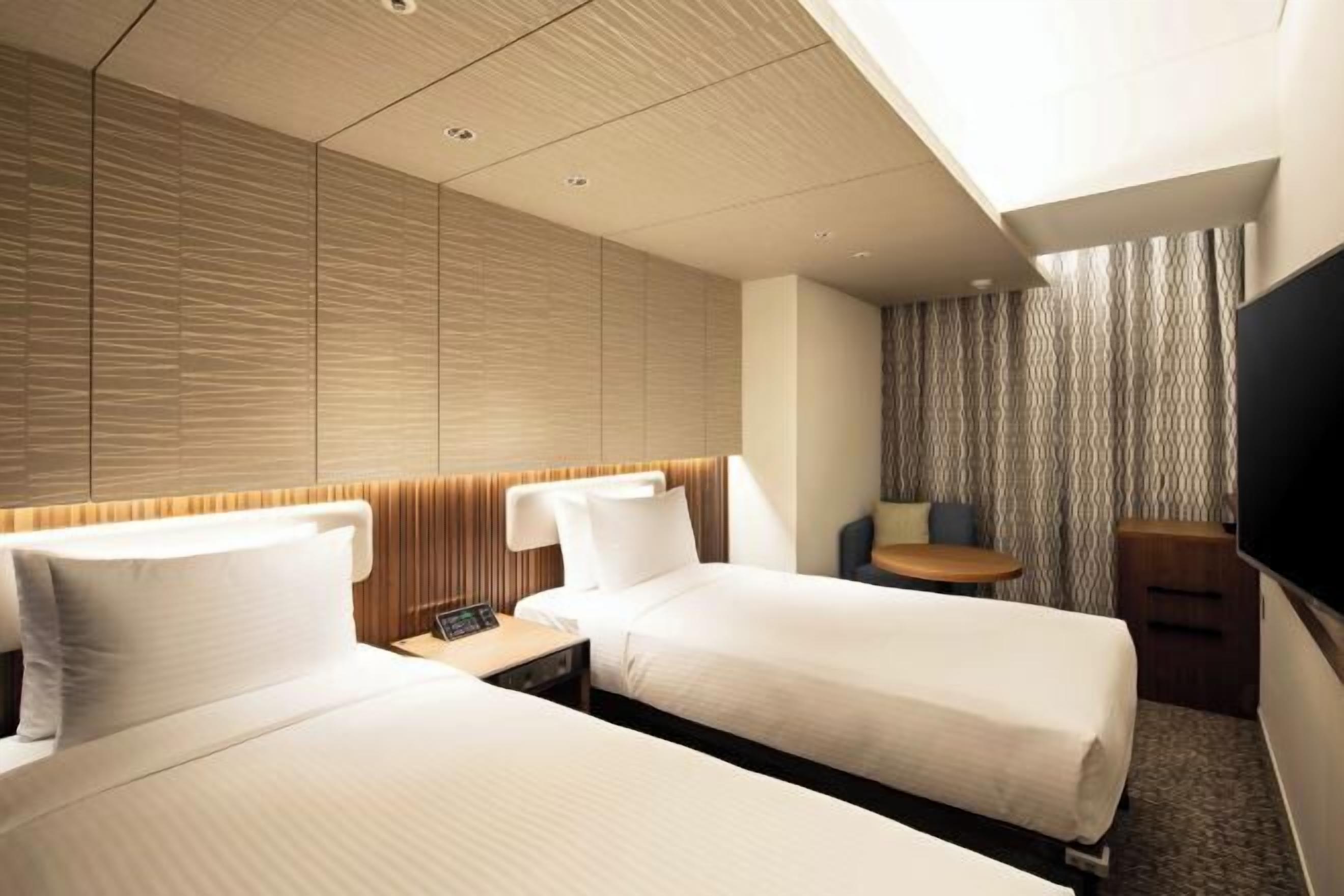 In-room safe, soundproofing, free WiFi, bed sheets