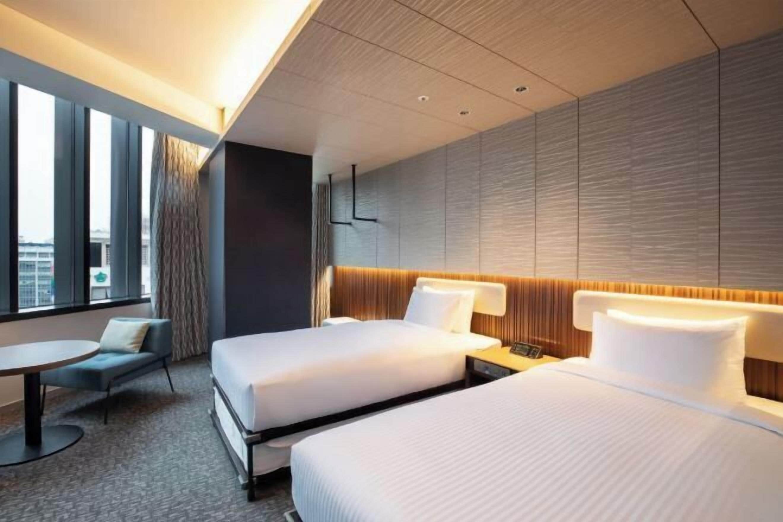 In-room safe, soundproofing, free WiFi, bed sheets