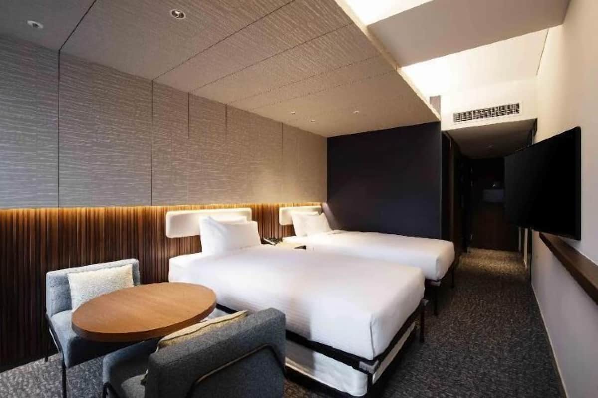 Caja fuerte, sistema de insonorización, wifi gratis y ropa de cama