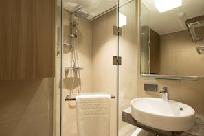Articles de toilette gratuits, sèche-cheveux, chaussons