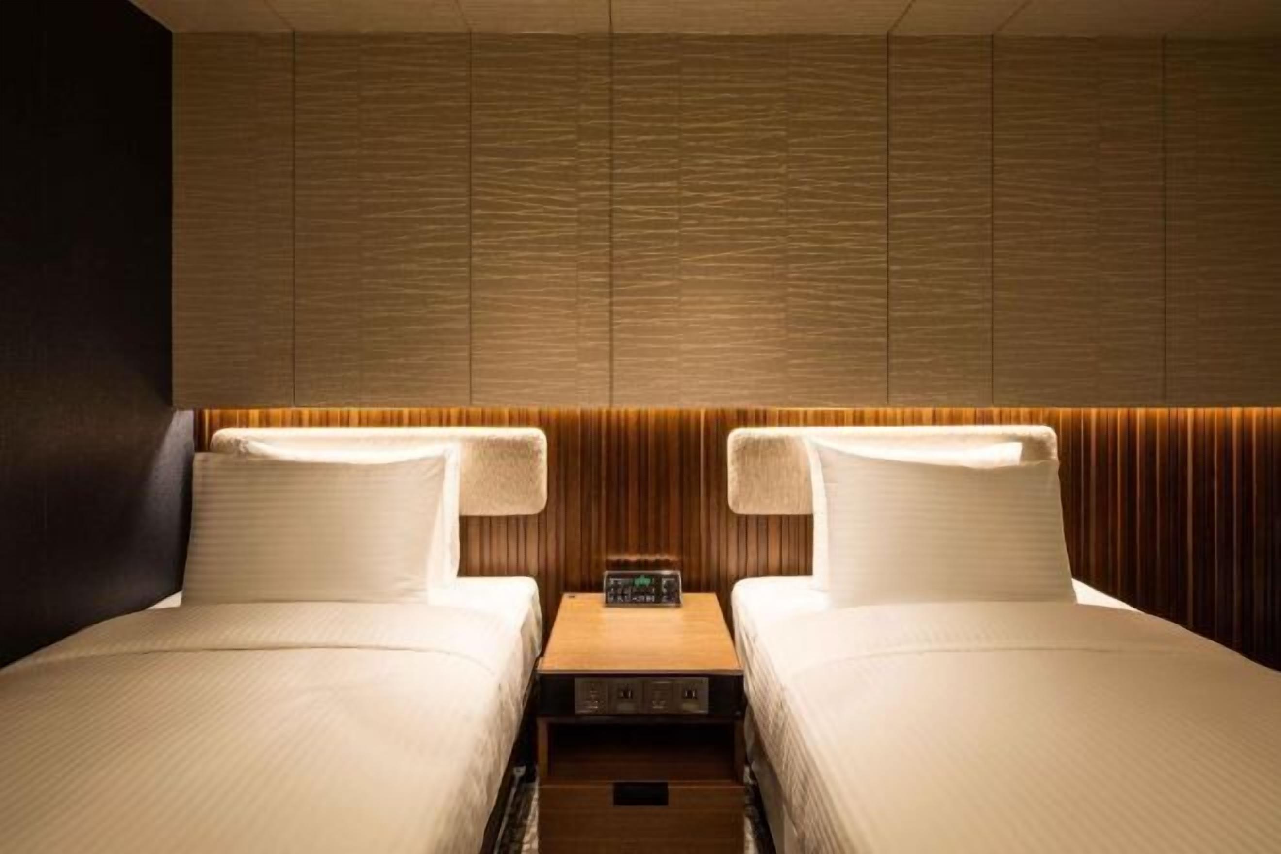 In-room safe, soundproofing, free WiFi, bed sheets