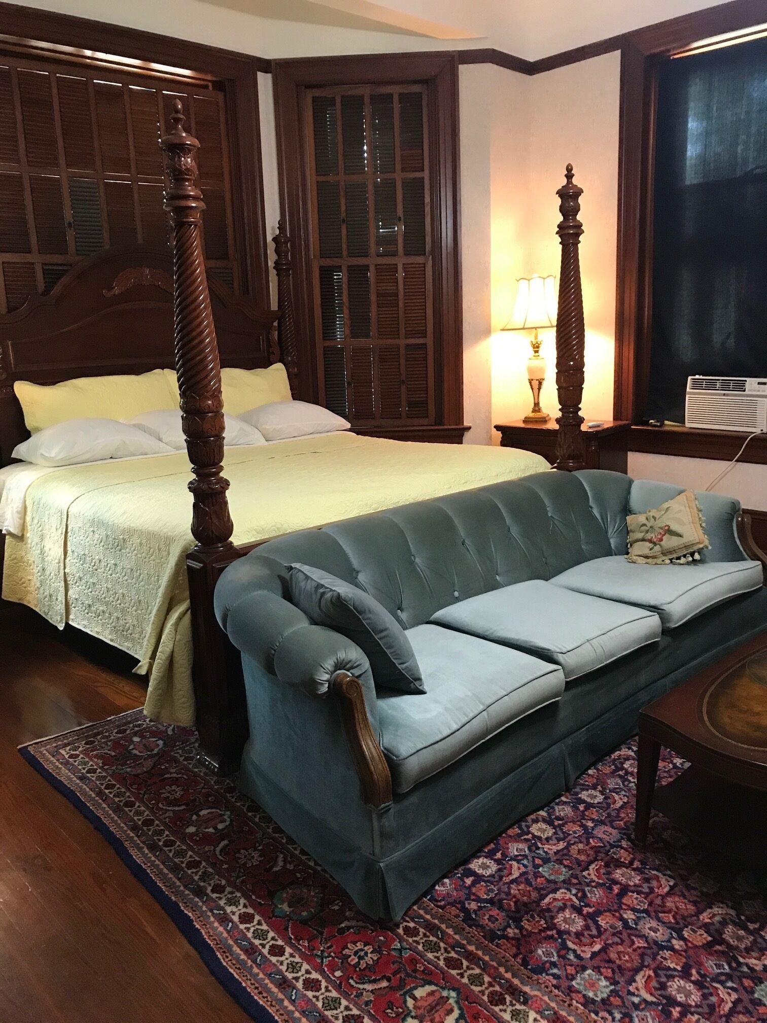 Garden Lace Luxury Balcony Suite- Grand Manor Mansion - Galveston, TX