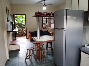 Geladeira, micro-ondas, liquidificador