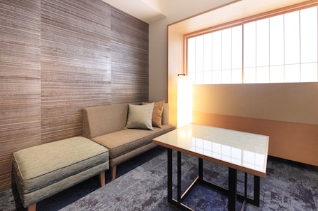 Down comforters, in-room safe, desk, blackout drapes. Richmond Hotel Premier Kyoto Ekimae