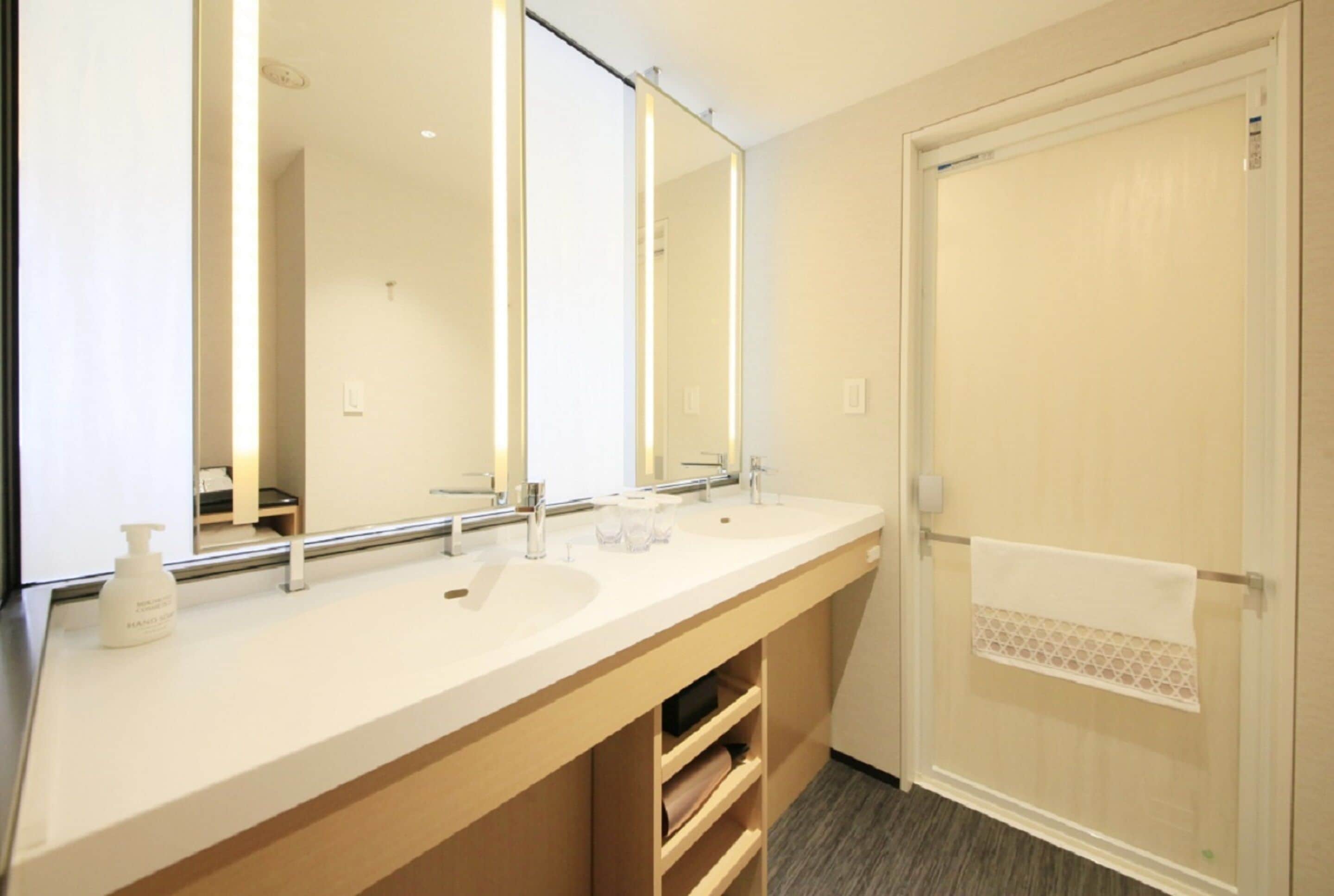 separate bathtub and shower, free toiletries, hair dryer, slippers