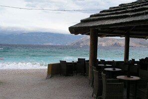 Outdoor dining - Charming Family Apartment, Baska view, 150m from the sandy beach (BASKA)
