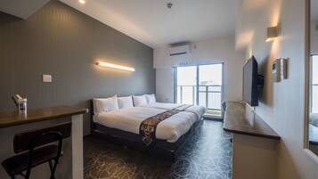 Bureau, espace de travail pour ordinateur portable, rideaux occultants