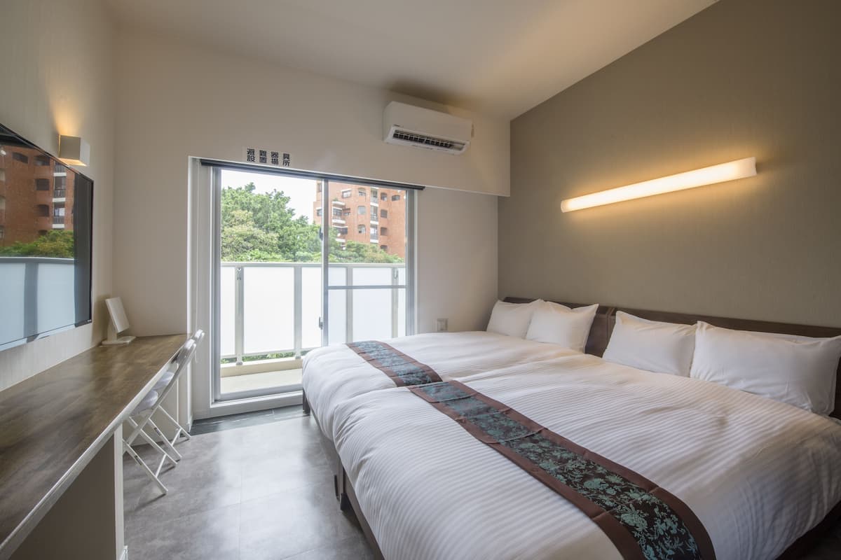1 bedroom, desk, laptop workspace, blackout drapes